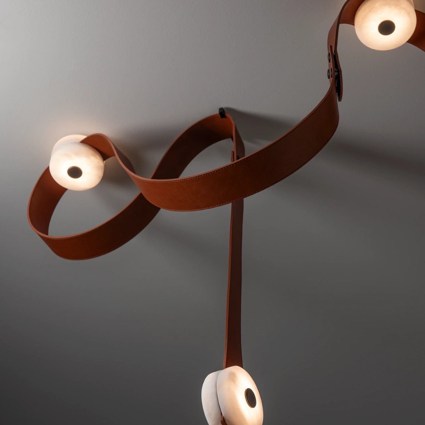 SNAP FLOOR-TO-CEILLING plug in LED Lamp